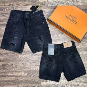 JESMARY – Quần Short Jean Thêu Họa Tiết: Làn Gió Mới Cho Thời Trang Nhí