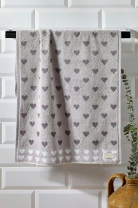 JESMARY -  Xưởng Sản Xuất Khăn Nail Microfiber In Dập Nổi Logo (Debossed Logo) JESMARY: Giải Pháp Thẩm Mỹ Đẳng Cấp & Tinh Tế Cho Chuỗi Salon Cao Cấ