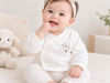 JESMARY – Áo Dài Tay Muslin Hai Lớp Họa Tiết Quả Dâu Mềm Thoáng Xinh Xắn Cho Bé