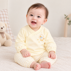 JESMARY - Organic Cotton Newborn Baby Set in Soft Cream White, Minimalist and Gentle Design