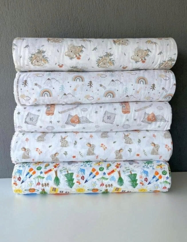 JESMARY -  Khám Phá Nghệ Thuật Chăm Sóc Bé Yêu: Dòng Sản Phẩm Khăn Tắm Xô Sữa 6 Lớp Cao Cấp Từ Nhà Máy JESMARY