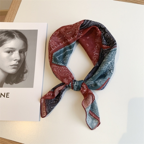 JESMARY - Mẫu khăn bandana lụa satin óng ánh làm đồng phục nhà hàng resort